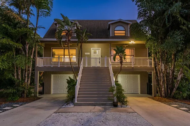 $925,000 | 758 Claudia Lane, Palm Harbor, FL 34683
