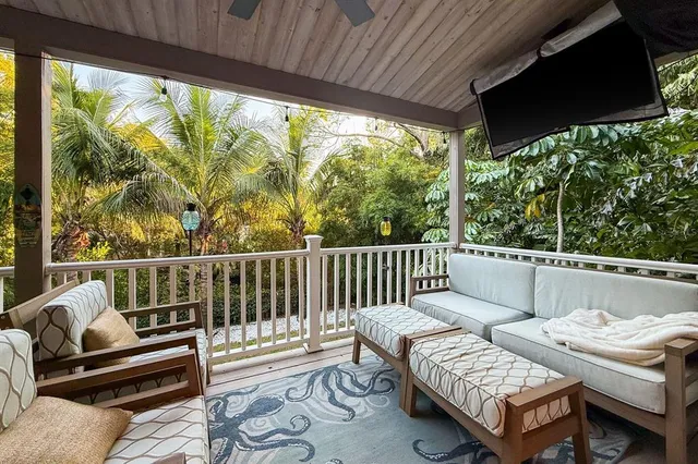 $925,000 | 758 Claudia Lane, Palm Harbor, FL 34683