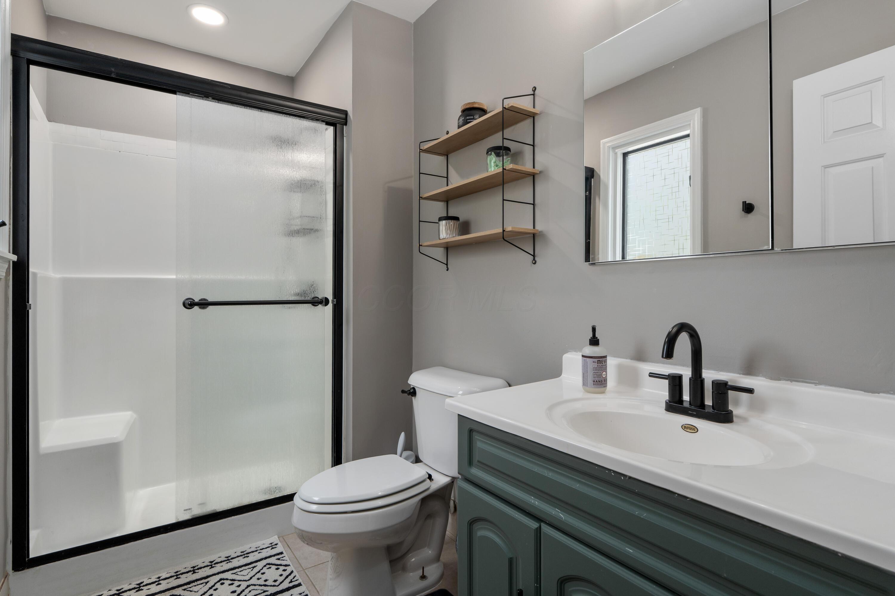 5879 Ravine View Court Columbus, OH 43231 - Photo 18 of 43 Nice updated full private bath!