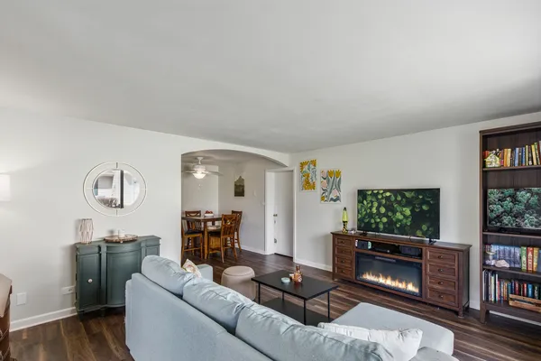 $265,000 | 135 Nauset Lane, Schaumburg, IL 60193