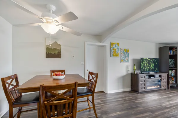 $265,000 | 135 Nauset Lane, Schaumburg, IL 60193