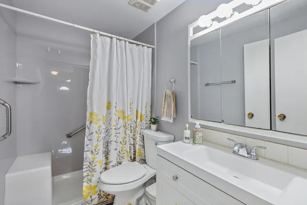 $265,000 | 135 Nauset Lane, Schaumburg, IL 60193