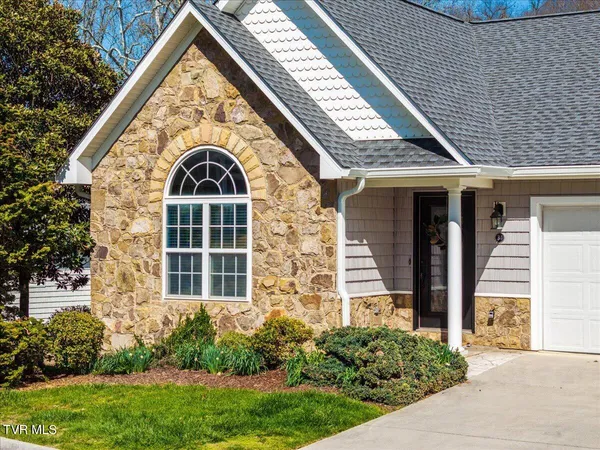 $385,000 | 34 Bridgewater Court, Gray, TN 37615