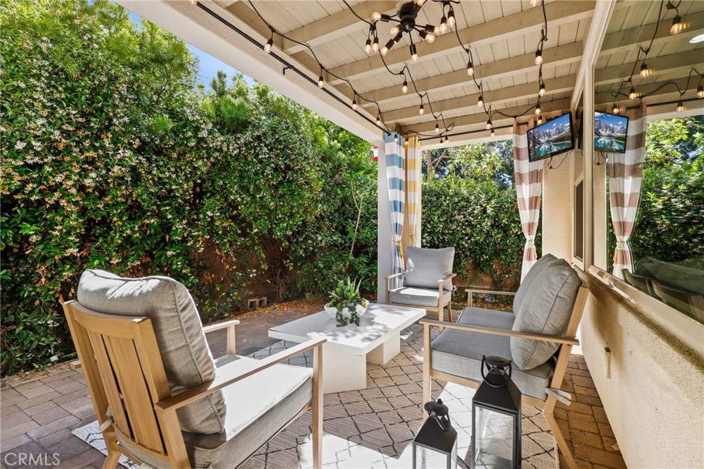24 Lacebark, Unit 48 Irvine, CA 92618 - Photo 33 of 42 a view of a patio with couple of chairs and a potted plant