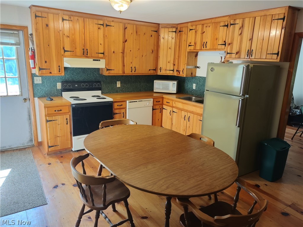 1511 Snowbird Road West Union, WV 26456 - Photo 5 of 26 Est in kitchen