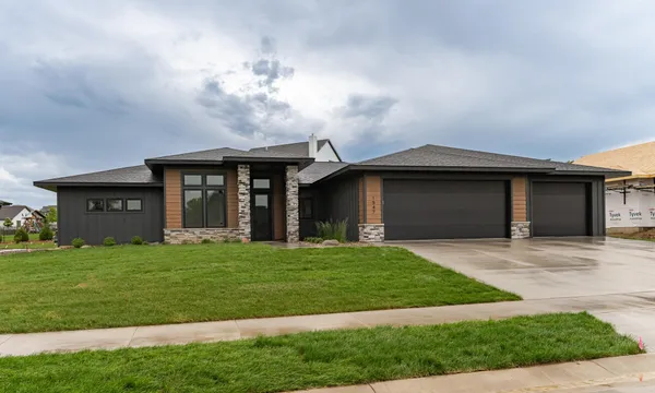 $844,900 | 1547 Shannon Oaks Boulevard Northeast, Rochester, MN 55906