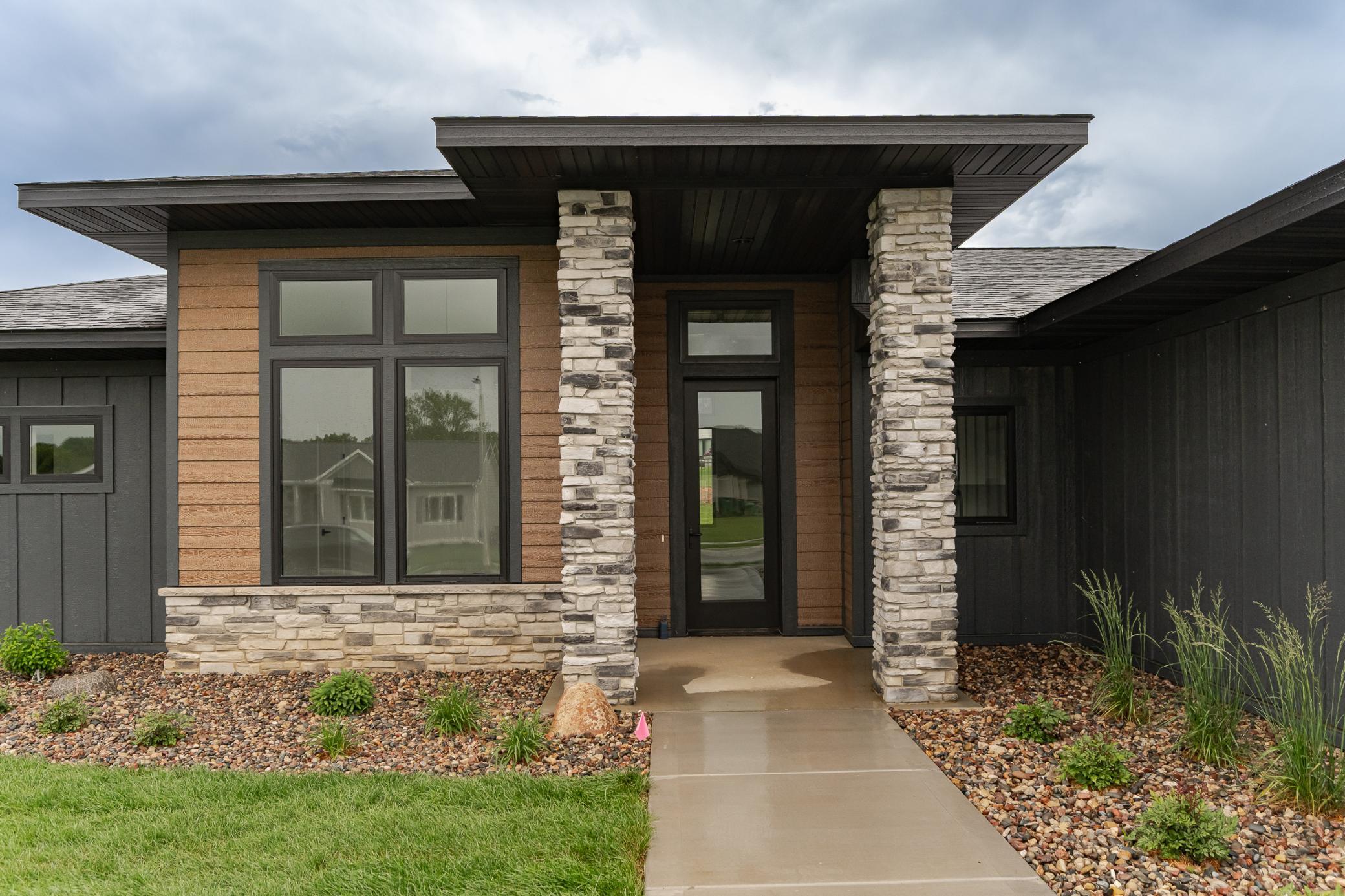 1547 Shannon Oaks Boulevard Northeast Rochester, MN 55906 - Photo 2 of 36