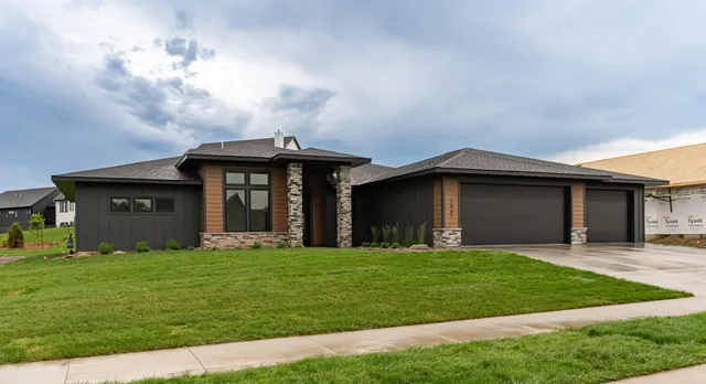$844,900 | 1547 Shannon Oaks Boulevard Northeast, Rochester, MN 55906