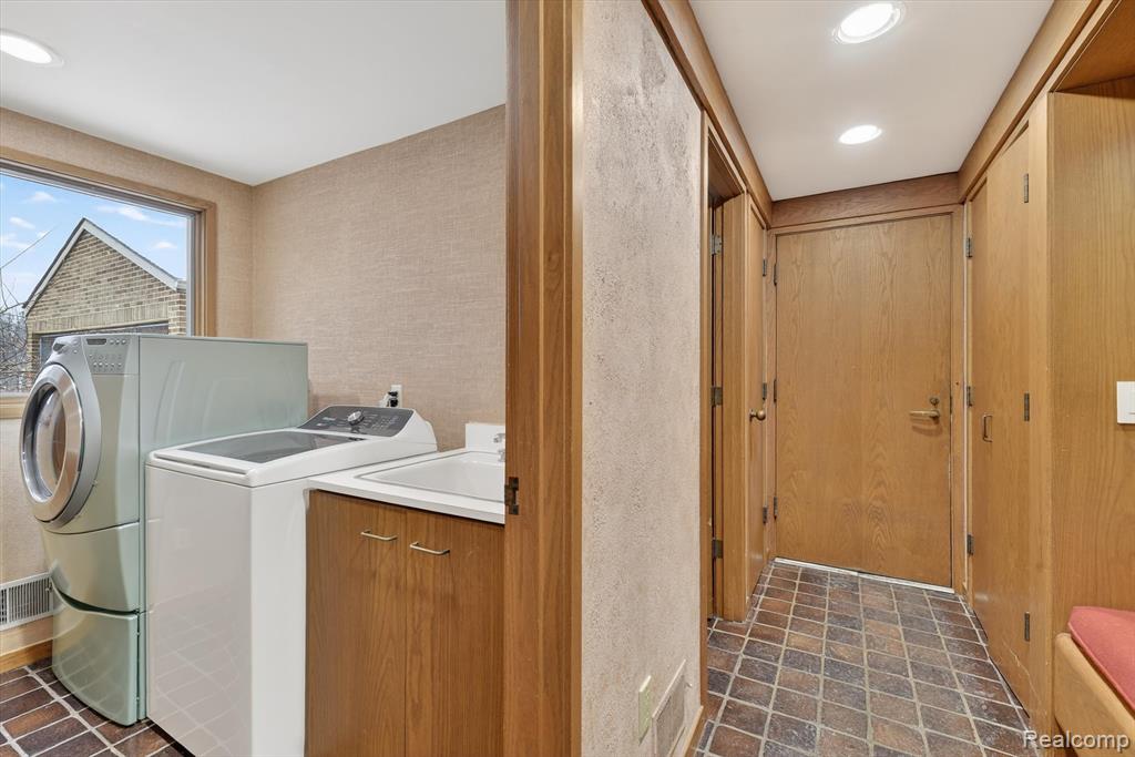 2551 Patterson Lake Road Pinckney, MI 48169 - Photo 36 of 95