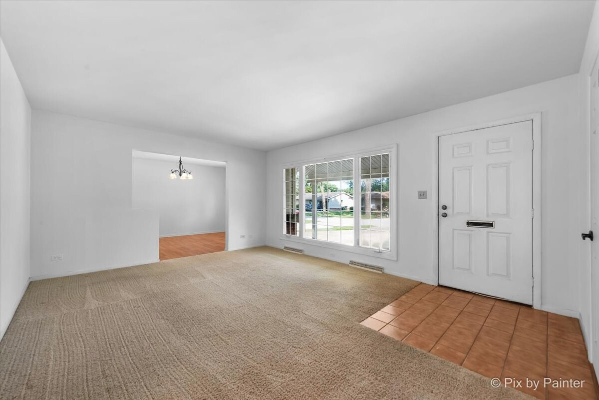 322 Charing Cross Road Elk Grove Village, IL 60007 - Photo 3 of 27 Gallery Image 3