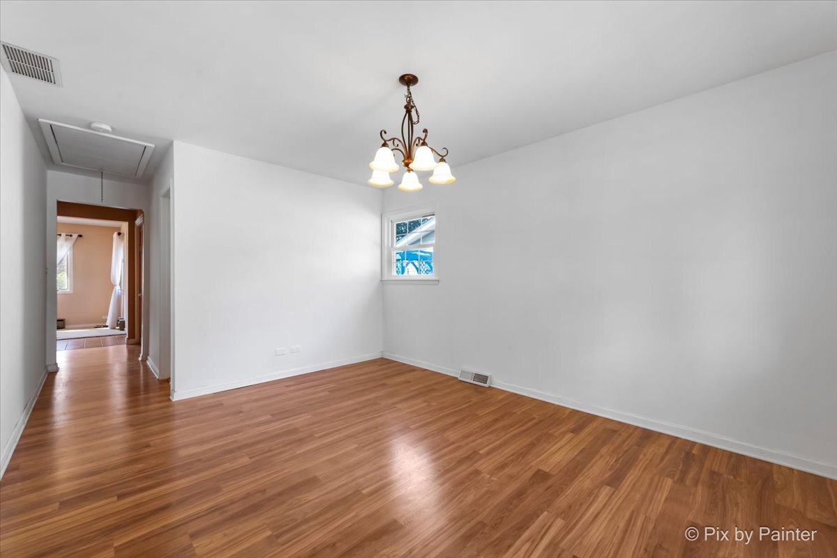 322 Charing Cross Road Elk Grove Village, IL 60007 - Photo 5 of 27 Gallery Image 5
