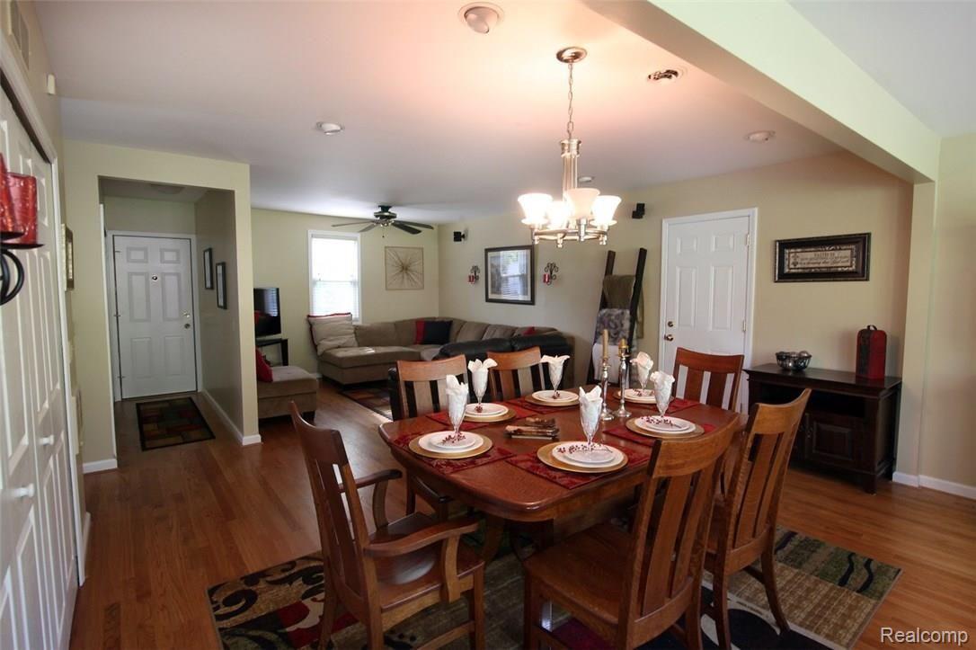 3913 Donley Avenue Rochester, MI 48309 - Photo 8 of 30 Living%20room2-X2.jpg