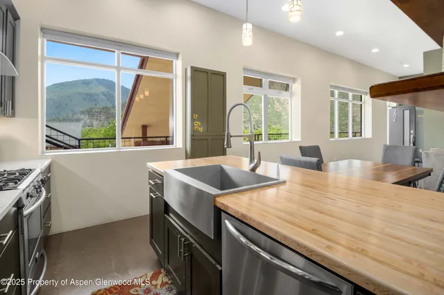 $640,000 | 2550 Highway 82, Unit D204, Glenwood Springs, CO 81601