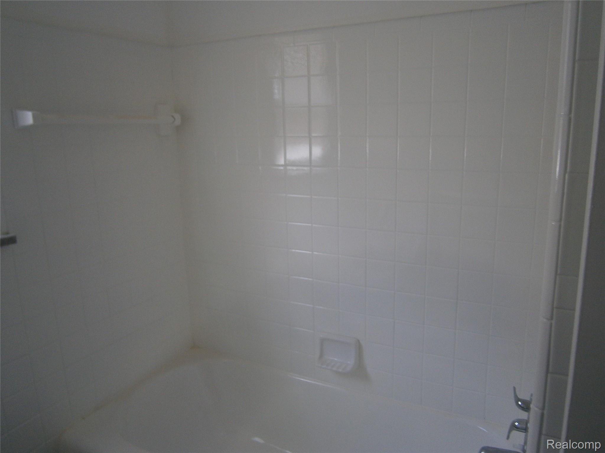 19335 Sunderland Road Detroit, MI 48219 - Photo 9 of 16 P6020381.JPG