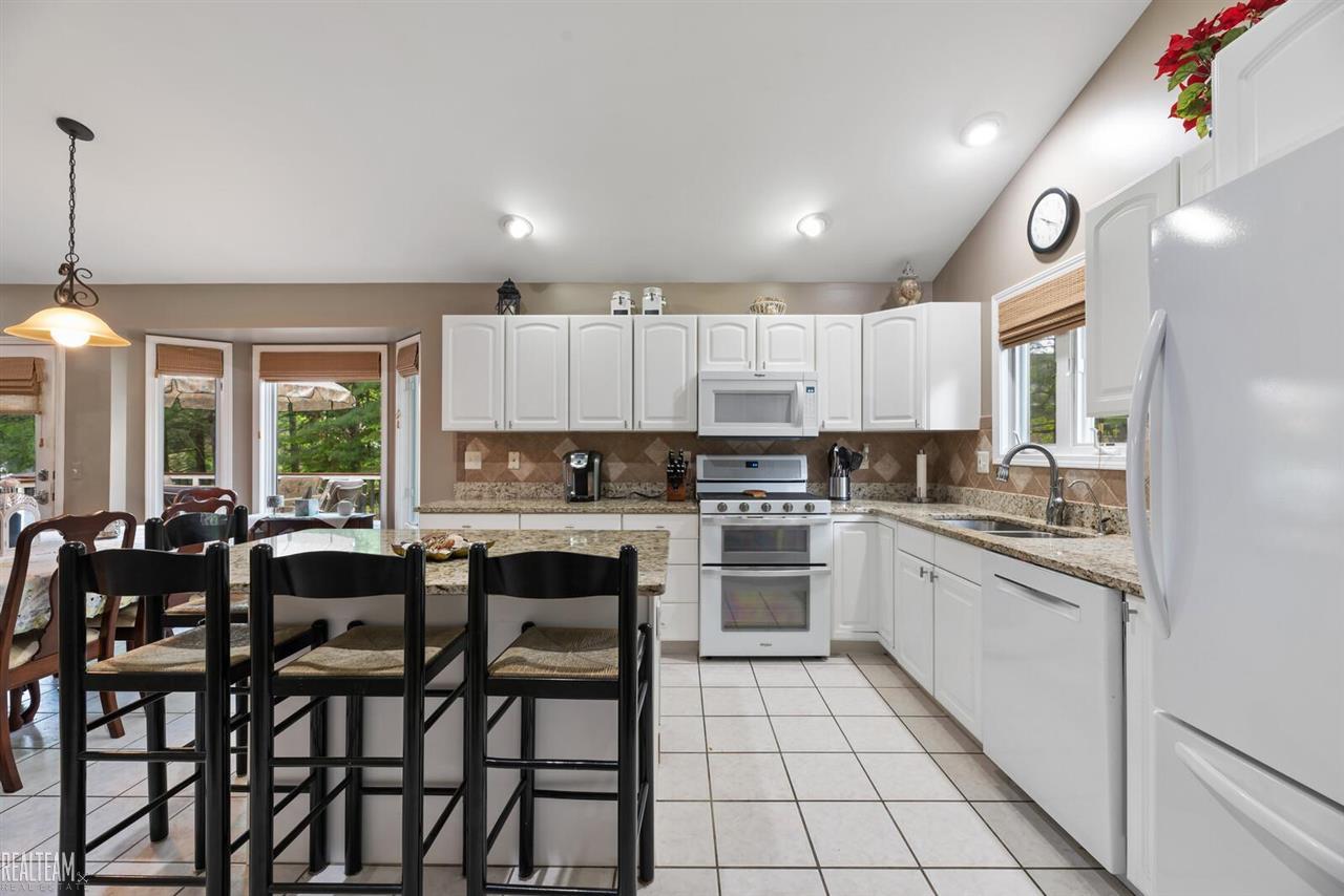 609 Butler Drive Lake Orion, MI 48362 - Photo 9 of 39 50076398-8.JPG