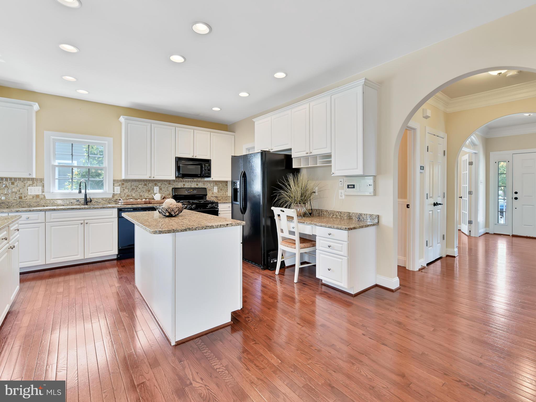 3931 Addison Woods Road Frederick, MD 21704 - Photo 17 of 65 Granite center island & breakfast bar!