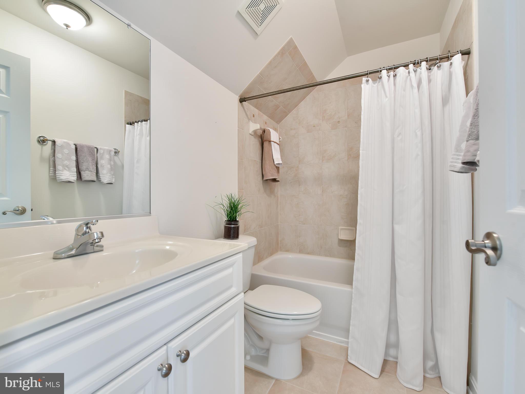 3931 Addison Woods Road Frederick, MD 21704 - Photo 29 of 65 Full bath on 4th level!