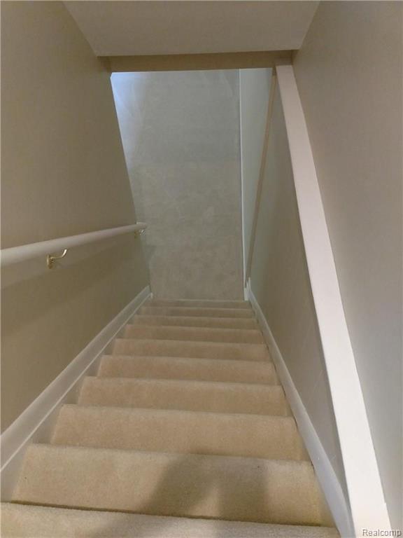 28241 Quail Hollow Road Farmington Hills, MI 48331 - Photo 17 of 21