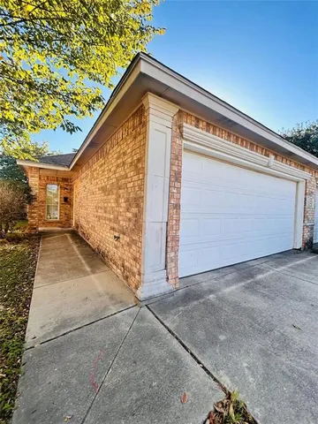 $1,895 | 713 Kingston Drive, Grand Prairie, TX 75051
