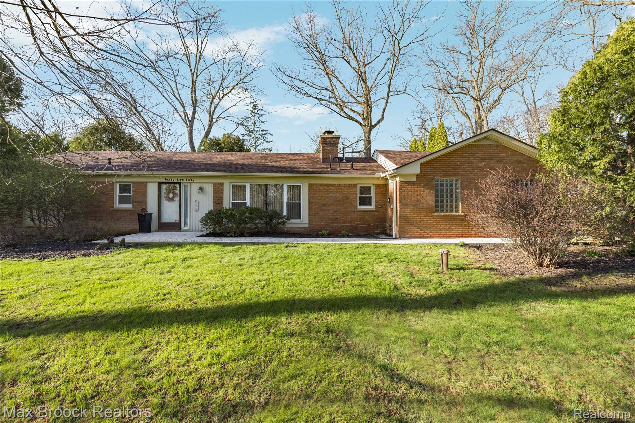 4550 Patrick Road West Bloomfield, MI 48322 - Photo 1 of 48 Welcome HOME!
No Steps to get in.