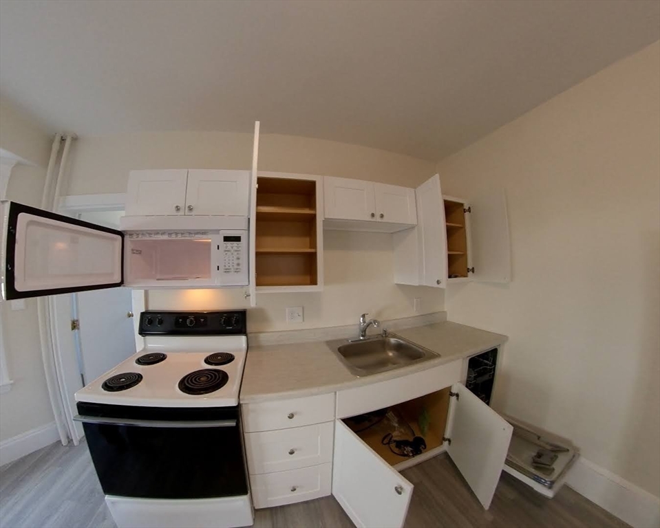 11 Banks Street, Unit B Waltham, MA 02451 - Photo 3 of 12