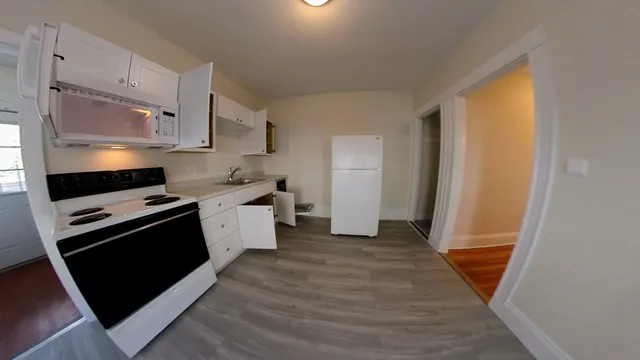 $2,300 | 11 Banks Street, Unit B, Waltham, MA 02451