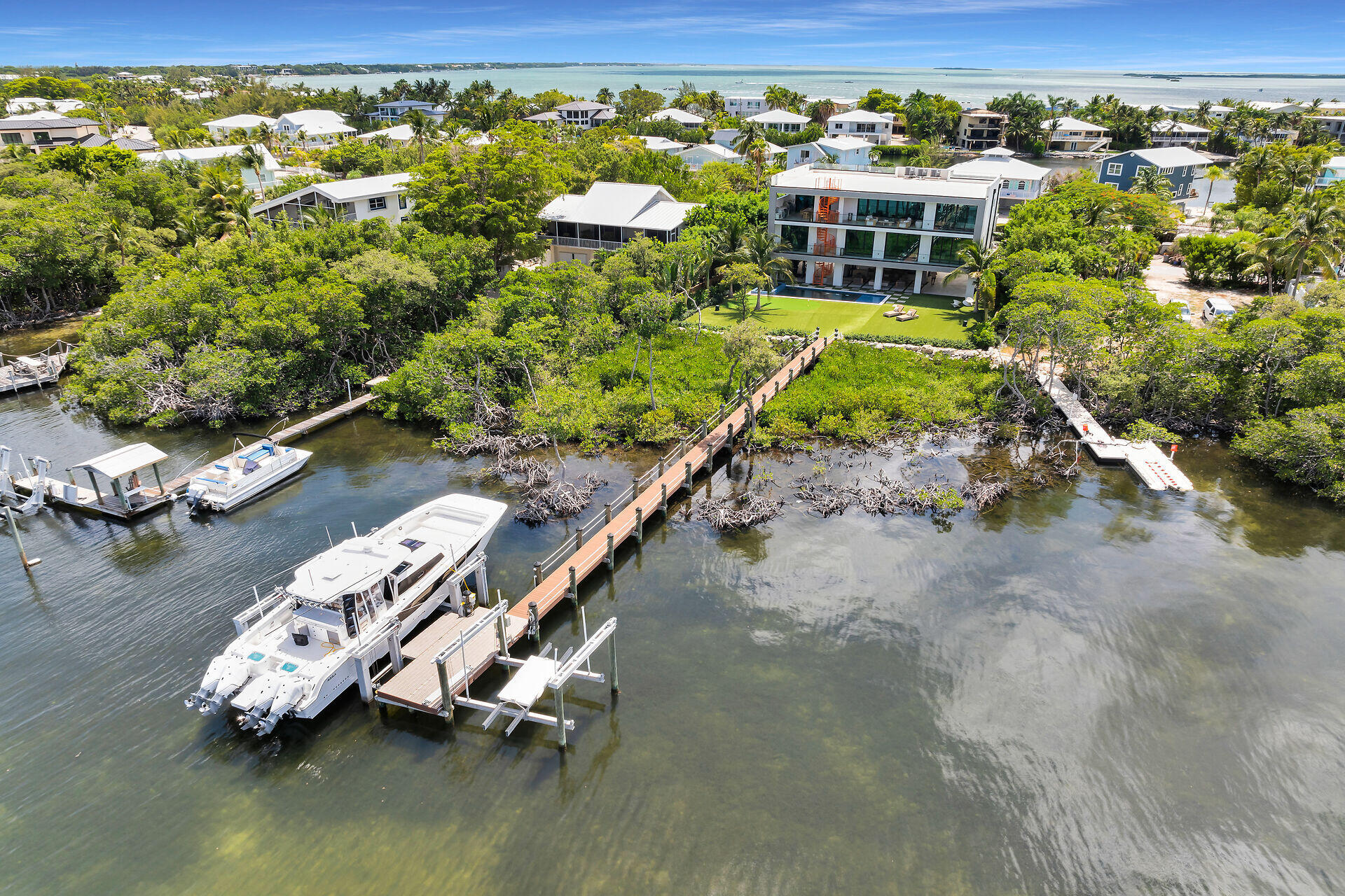 39 Mutiny Place Key Largo, FL 33037 - Photo 93 of 115 Dock and Lifts