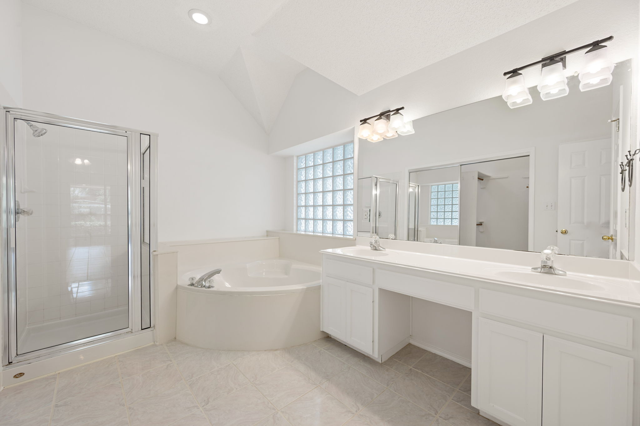 707 Ridge View Drive Leander, TX 78641 - Photo 24 of 40 a bathroom with a bathtub a double vanity sink a mirror and a bathtub