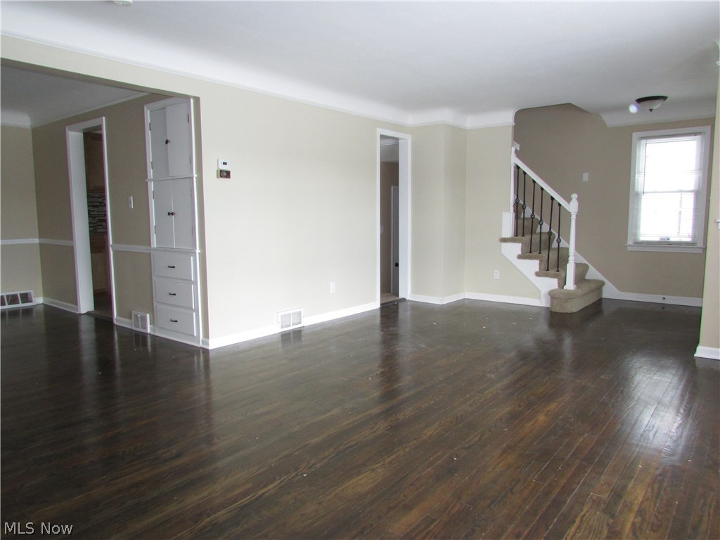 4891 Farnhurst Road Cleveland, OH 44124 - Photo 4 of 28