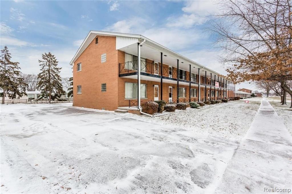 23500 Kelly Road, Unit 7 Eastpointe, MI 48021 - Photo 2 of 11