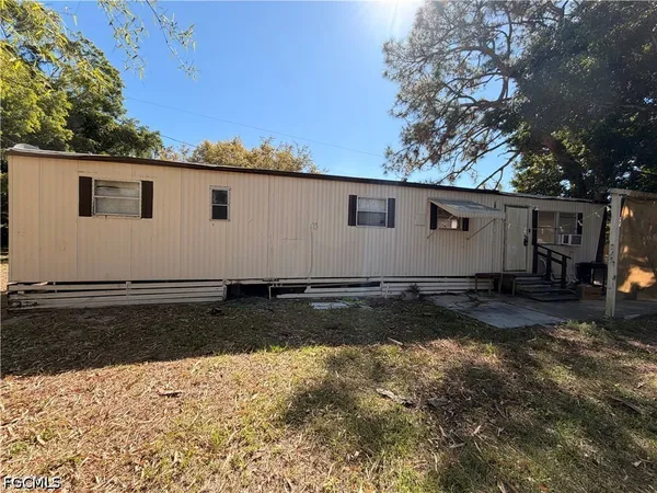 $850 | 8028 Breeze Drive, North Fort Myers, FL 33917