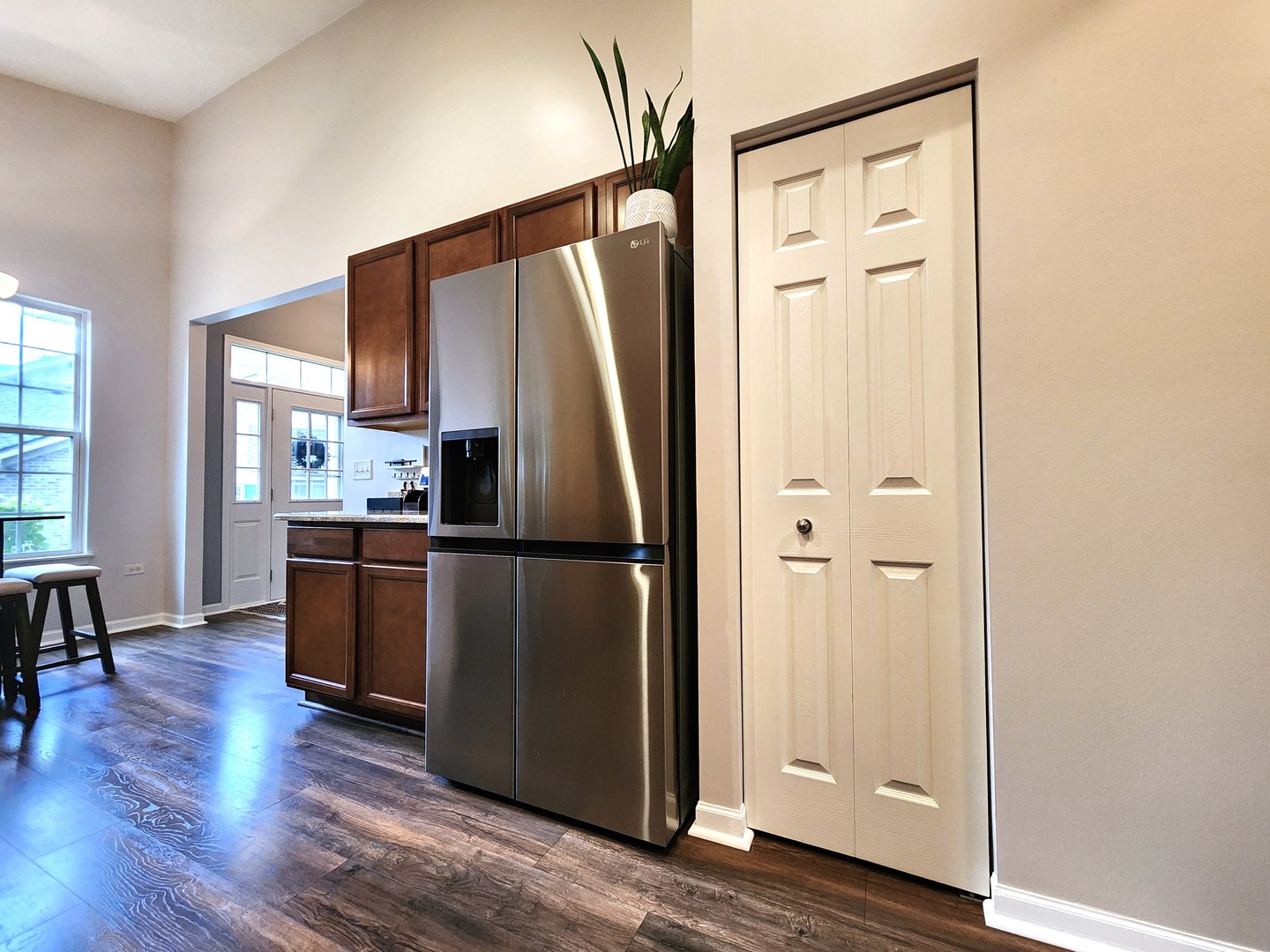 982 Oak Ridge Boulevard Elgin, IL 60120 - Photo 12 of 27 a kitchen with stainless steel appliances a refrigerator and wooden floor