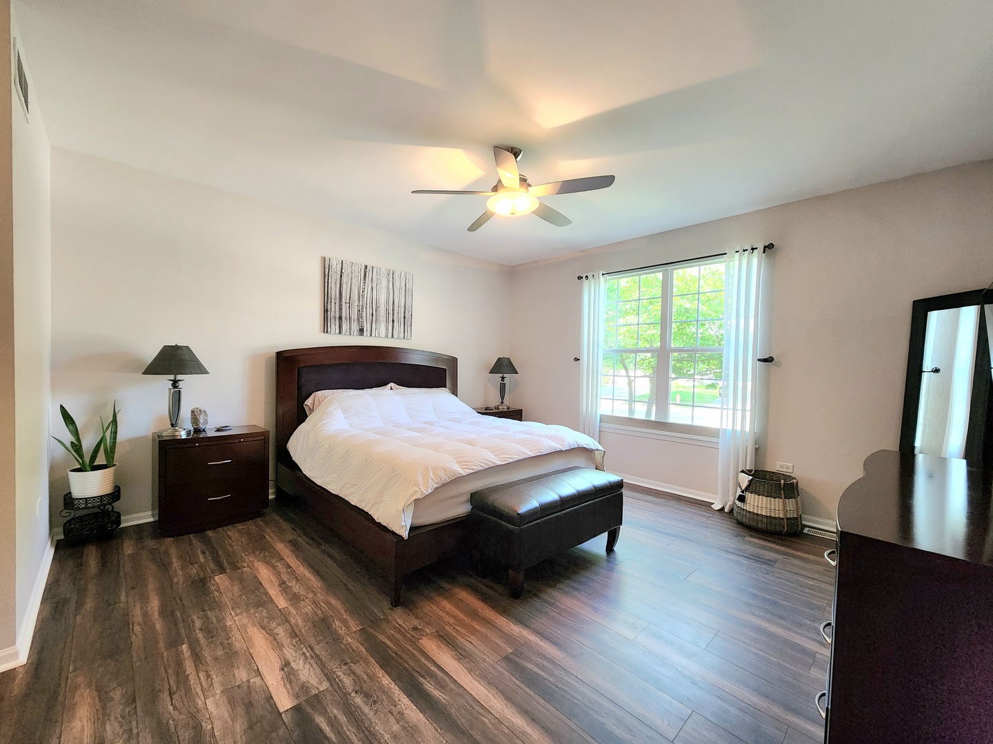 982 Oak Ridge Boulevard Elgin, IL 60120 - Photo 14 of 27 a bedroom with a bed and wooden floor