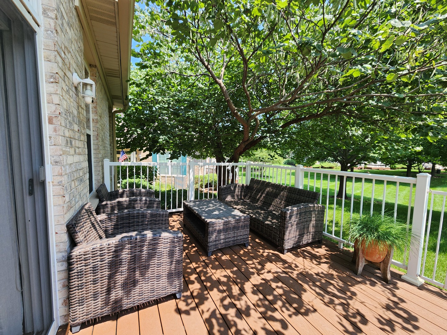 982 Oak Ridge Boulevard Elgin, IL 60120 - Photo 23 of 27 a view of balcony with furniture