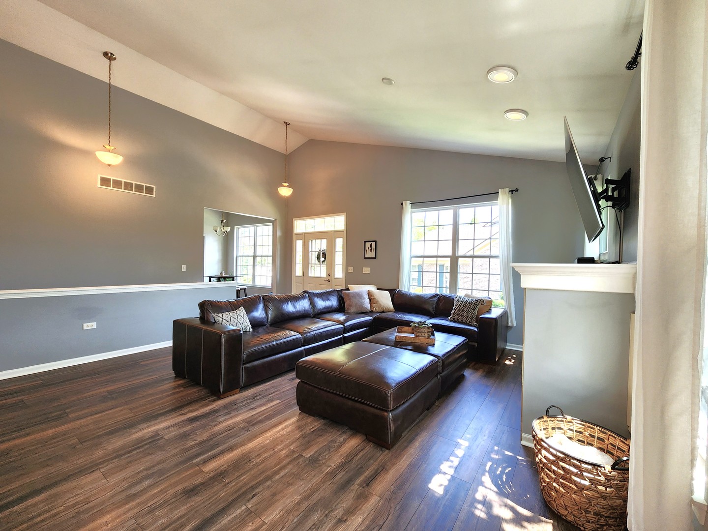 982 Oak Ridge Boulevard Elgin, IL 60120 - Photo 5 of 27 a living room with furniture and a wooden floor
