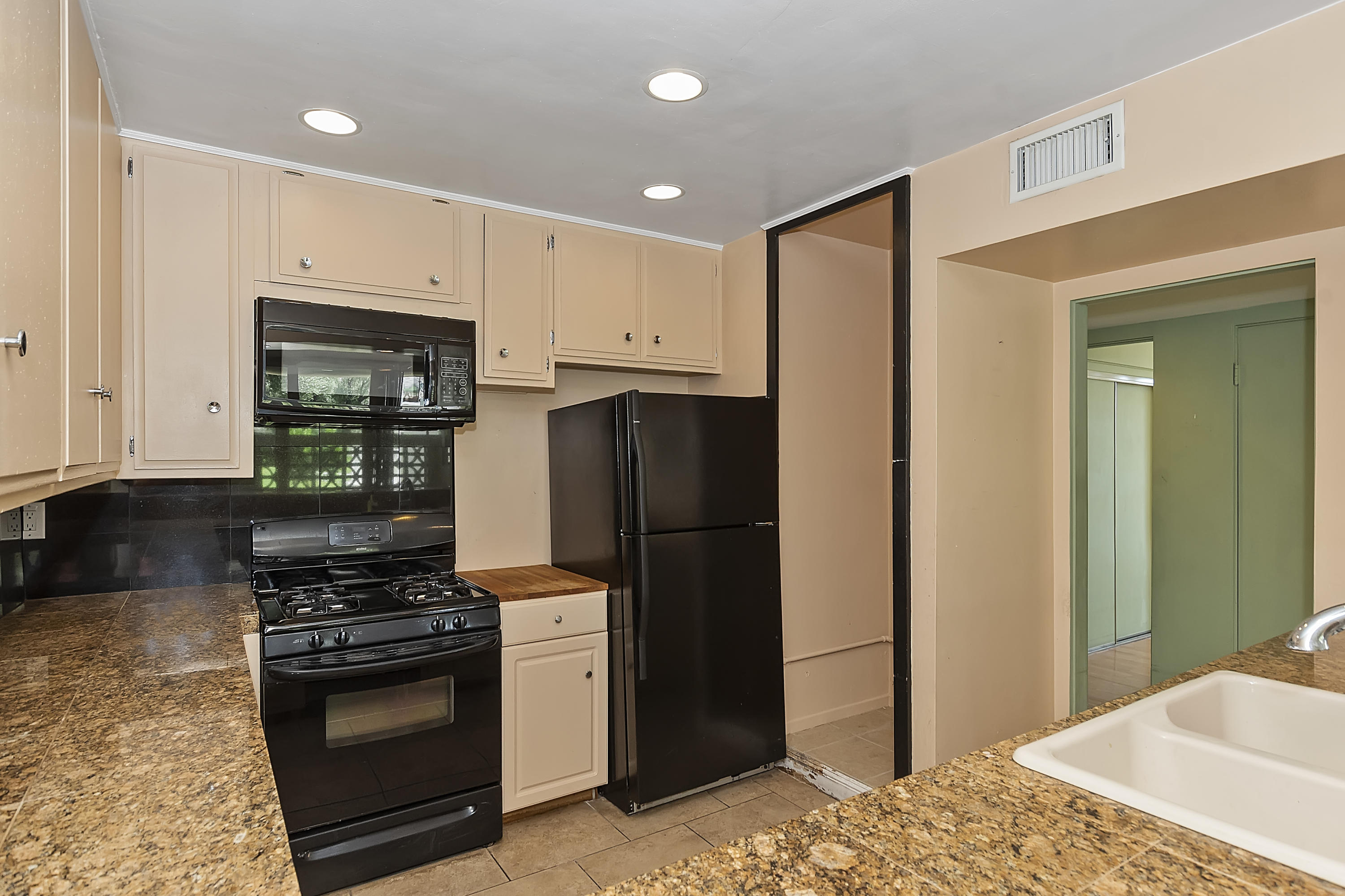 1802 South Barona Road Palm Springs, CA 92264 - Photo 14 of 37 CAR_0493