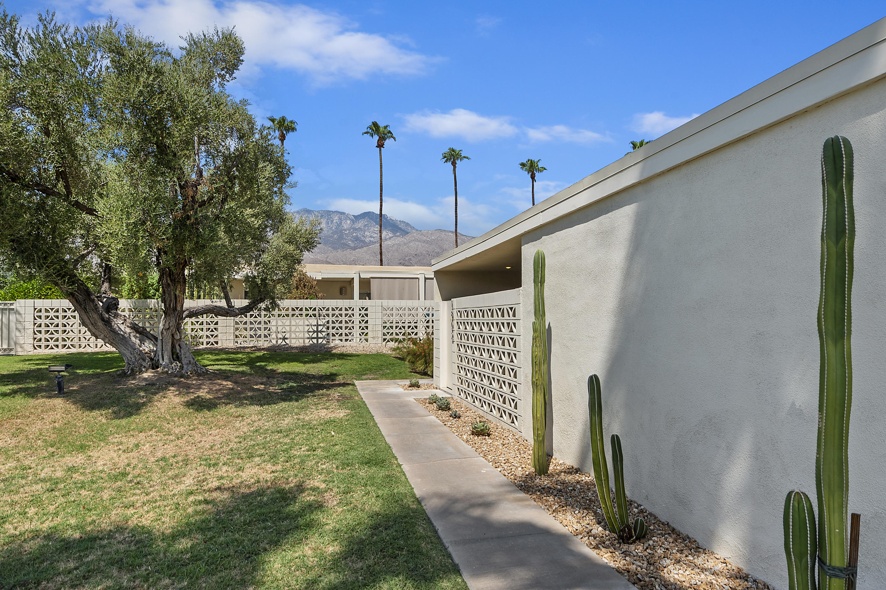 1802 South Barona Road Palm Springs, CA 92264 - Photo 4 of 37 CAR_0563
