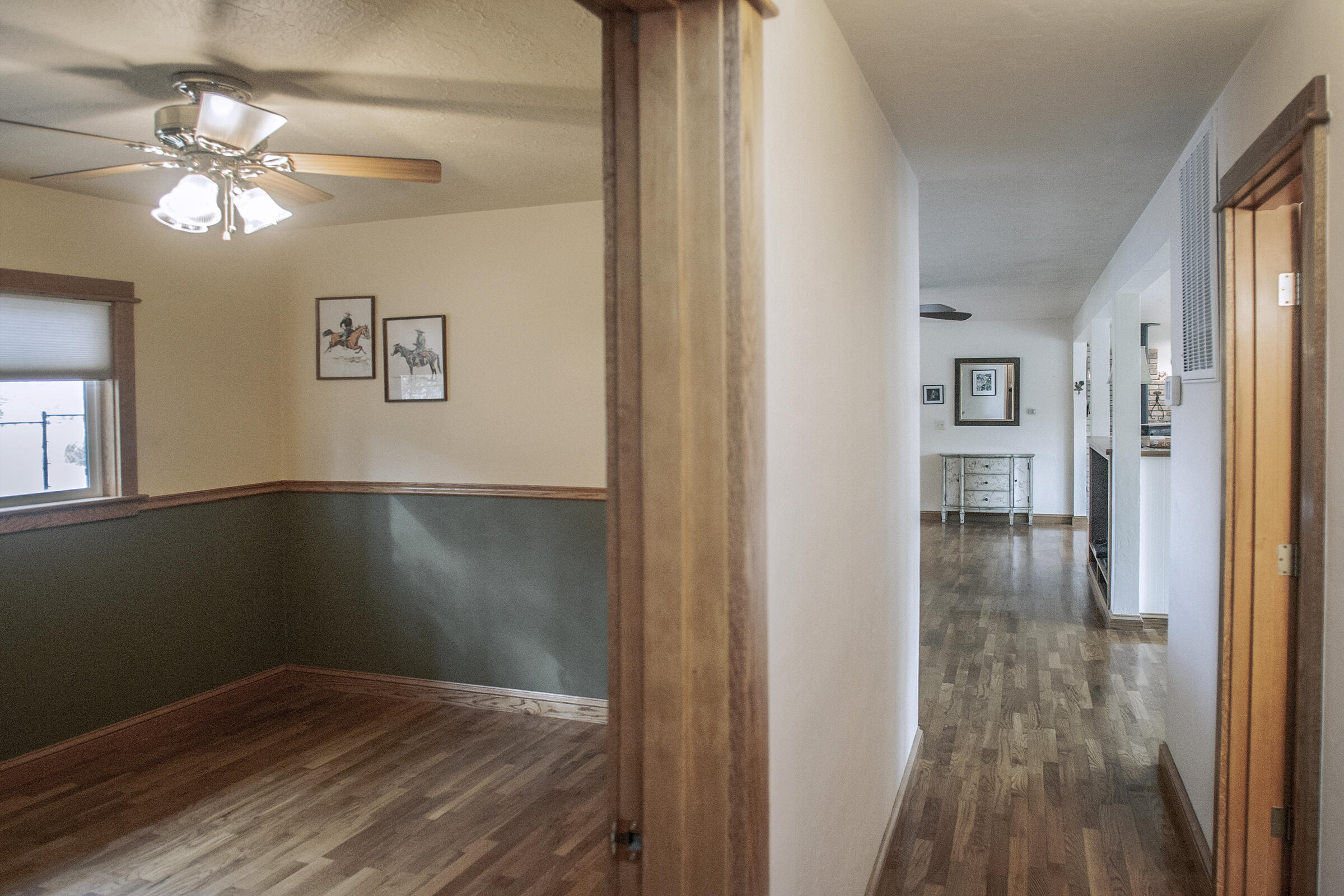 6554 Pioneer Road Medford, OR 97501 - Photo 19 of 50 2nd bedroom across from hallway bathroom