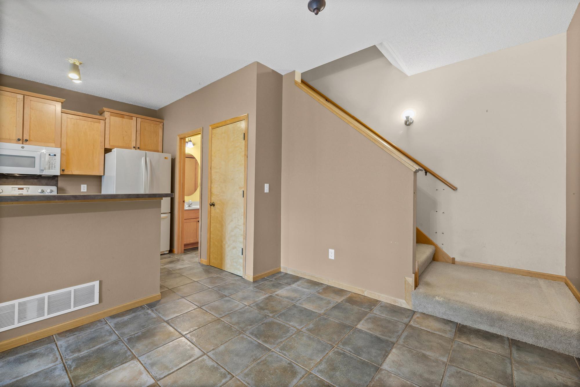 2320 Lower Afton Road, Unit 423 Maplewood, MN 55119 - Photo 10 of 34