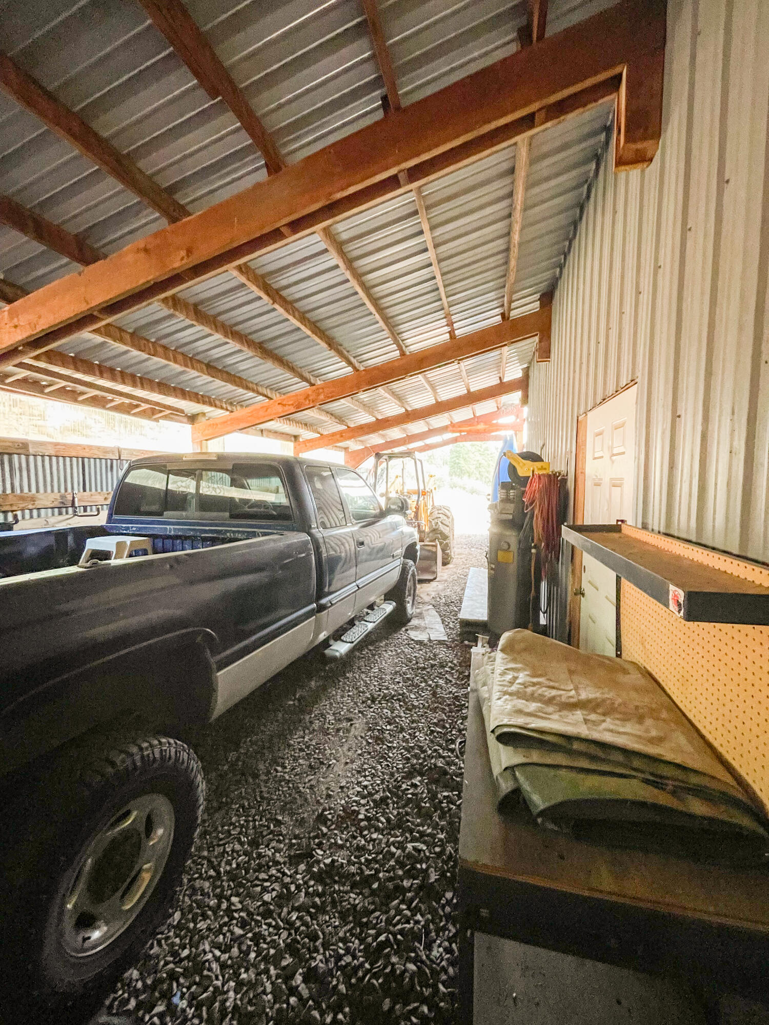 1400 Round Lake Road Klamath Falls, OR 97601 - Photo 39 of 49 Inside overhang