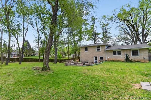 $329,000 | 800 West Fairway Lane, Bloomington, IN 47403