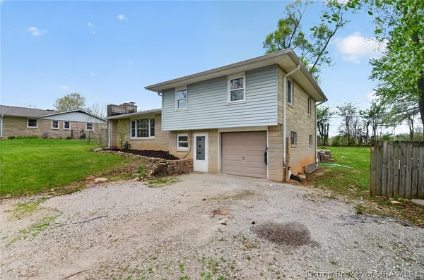 $329,000 | 800 West Fairway Lane, Bloomington, IN 47403