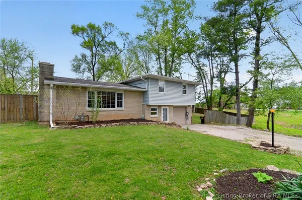 $329,000 | 800 West Fairway Lane, Bloomington, IN 47403