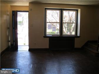 124 Normandy Road Upper Darby, PA 19082 - Photo 2 of 10 Living Room