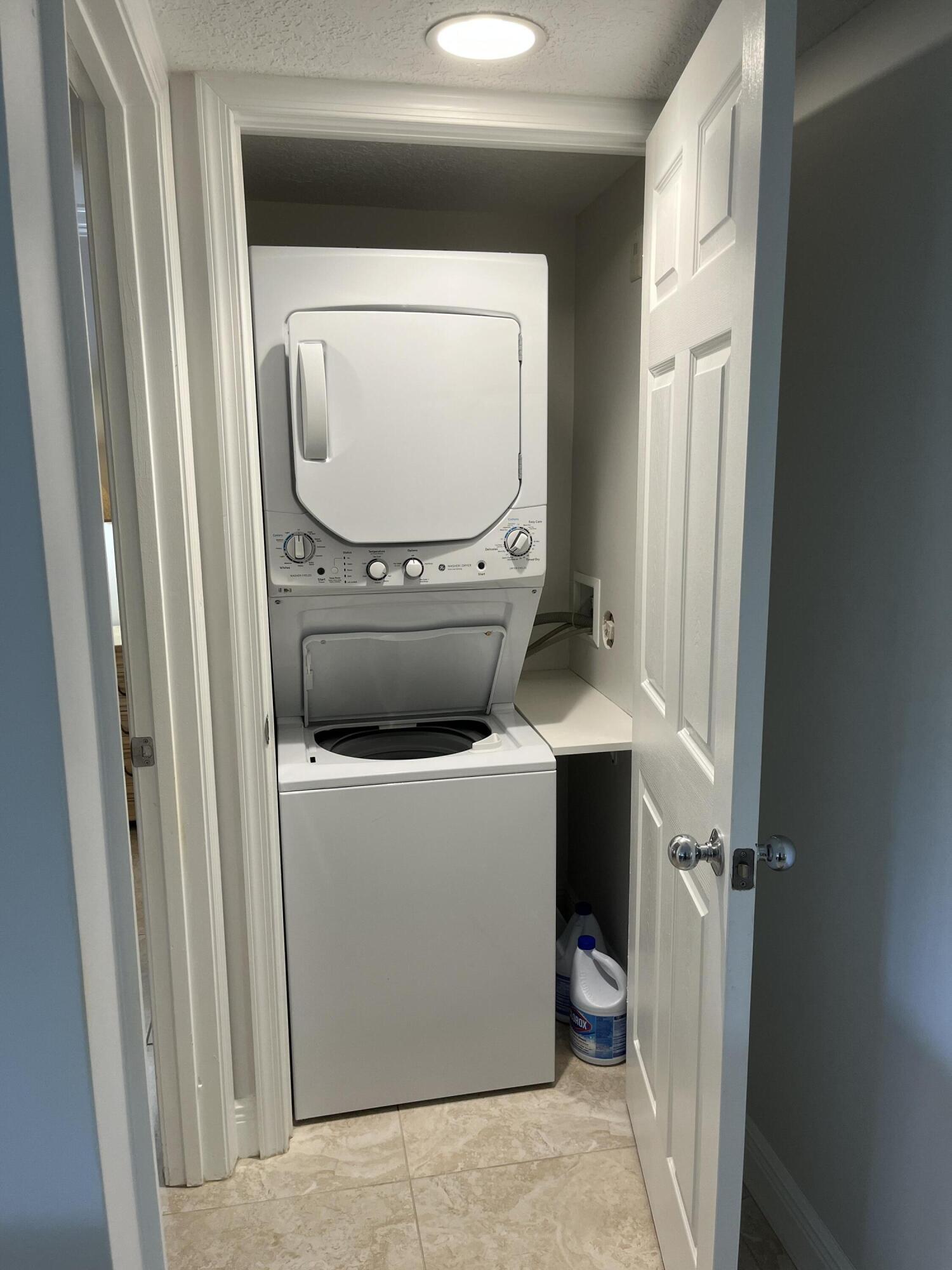 2041 Keystone Drive, Unit B Jupiter, FL 33458 - Photo 15 of 17 Washer & Dryer
