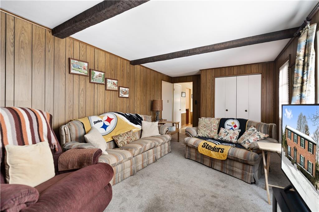 43 Jaycee Drive Pittsburgh, PA 15243 - Photo 15 of 38 a living room with furniture and a couch