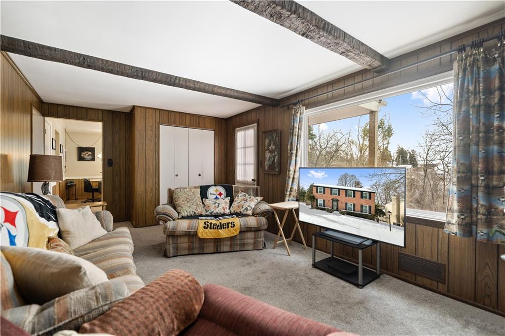 43 Jaycee Drive Pittsburgh, PA 15243 - Photo 16 of 38 a living room with furniture and a window