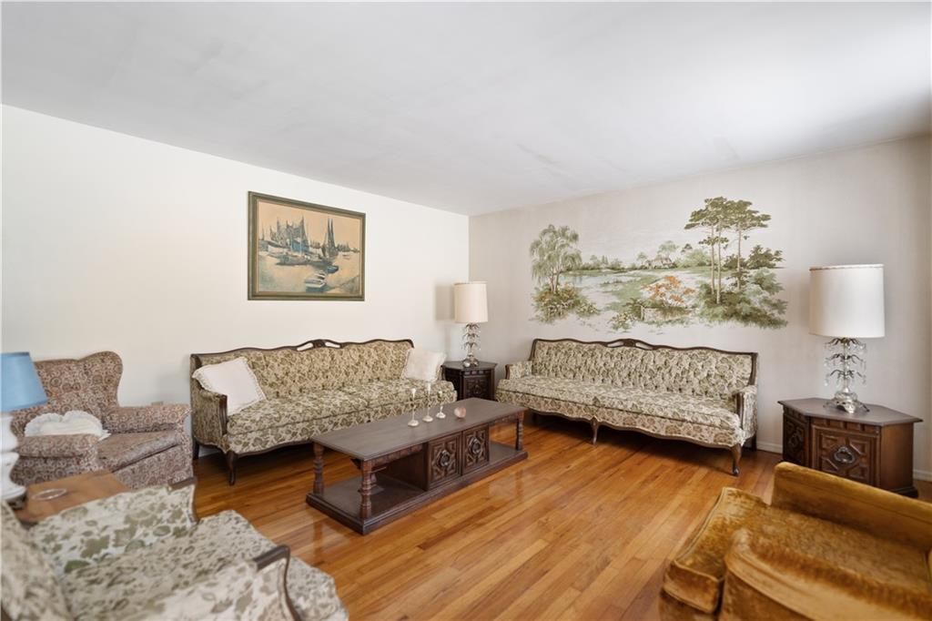 43 Jaycee Drive Pittsburgh, PA 15243 - Photo 4 of 38 a living room with furniture and a window