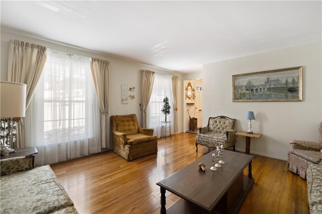 43 Jaycee Drive Pittsburgh, PA 15243 - Photo 5 of 38 a living room with furniture and a window