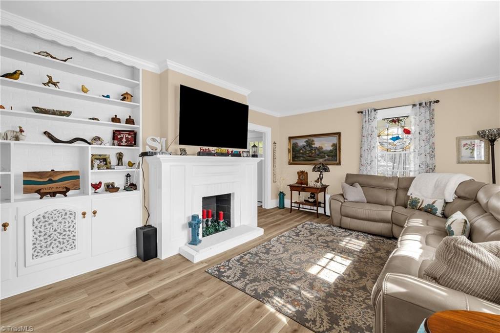 421 Chestnut Street Eden, NC 27288 - Photo 11 of 41 Living Room-Built Ins